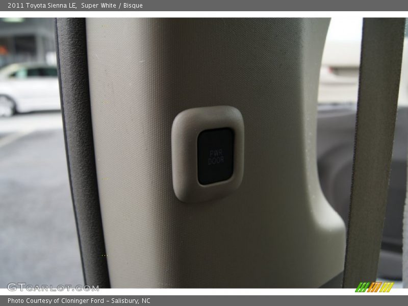 Super White / Bisque 2011 Toyota Sienna LE