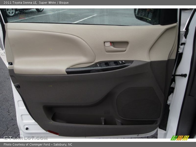 Super White / Bisque 2011 Toyota Sienna LE
