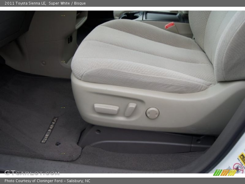 Super White / Bisque 2011 Toyota Sienna LE