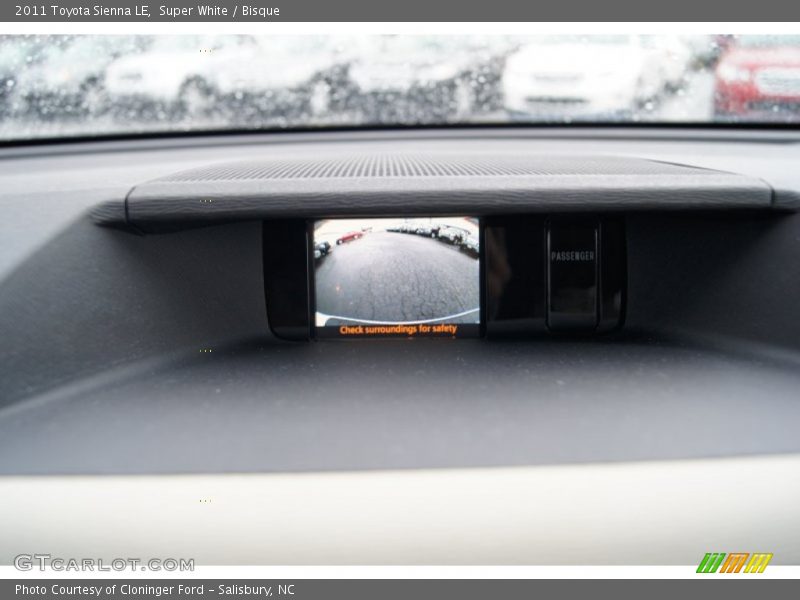 Super White / Bisque 2011 Toyota Sienna LE
