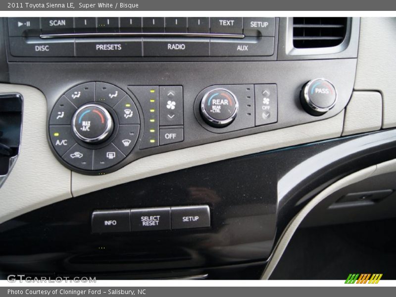 Super White / Bisque 2011 Toyota Sienna LE