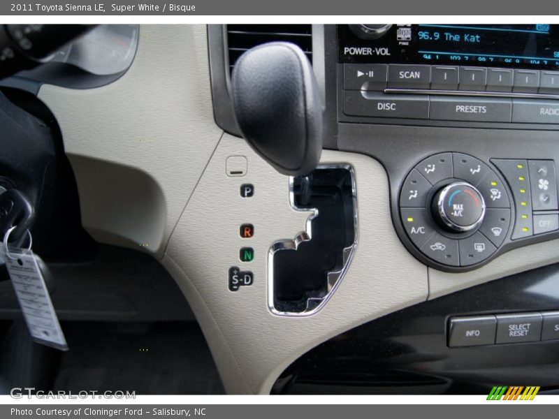 Super White / Bisque 2011 Toyota Sienna LE