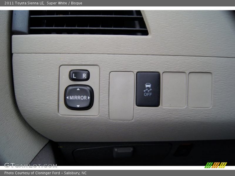 Super White / Bisque 2011 Toyota Sienna LE