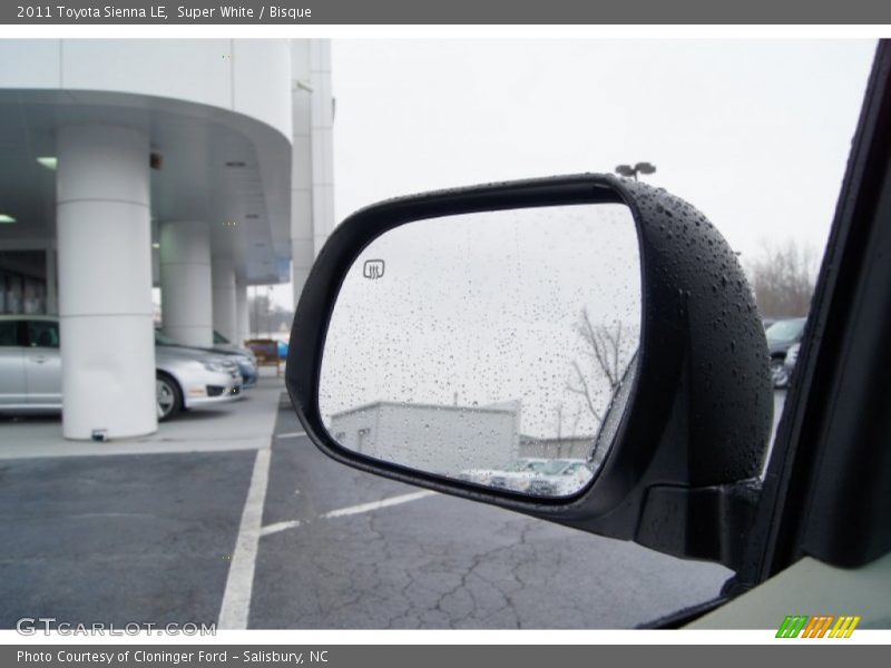 Super White / Bisque 2011 Toyota Sienna LE