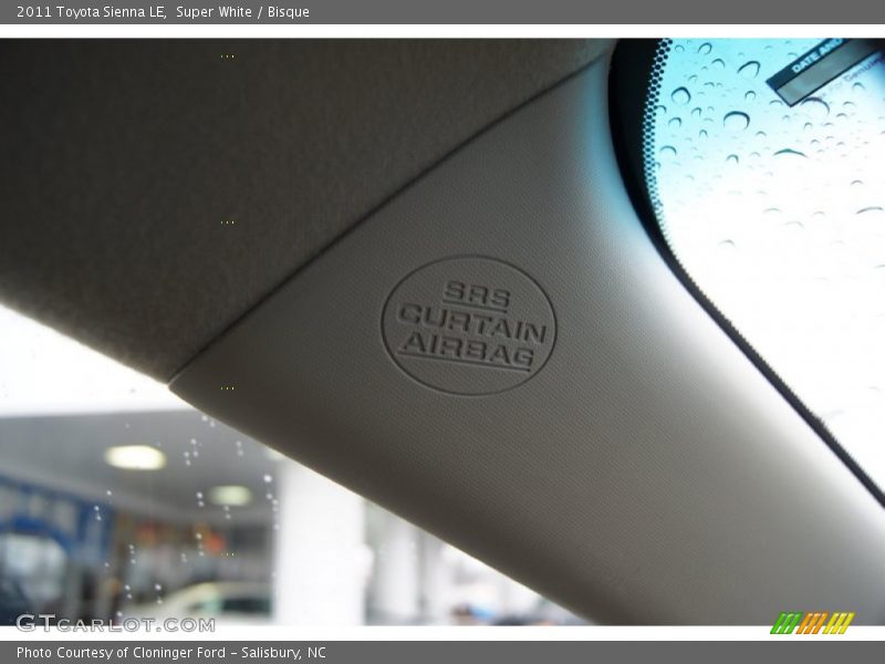 Super White / Bisque 2011 Toyota Sienna LE