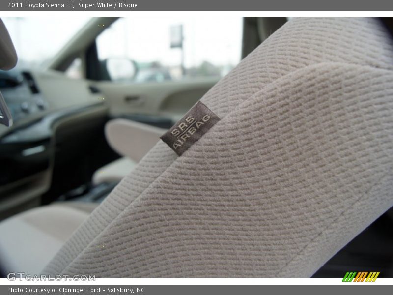 Super White / Bisque 2011 Toyota Sienna LE