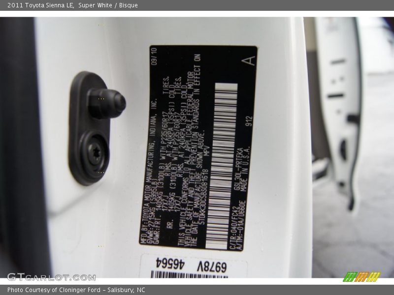 Super White / Bisque 2011 Toyota Sienna LE