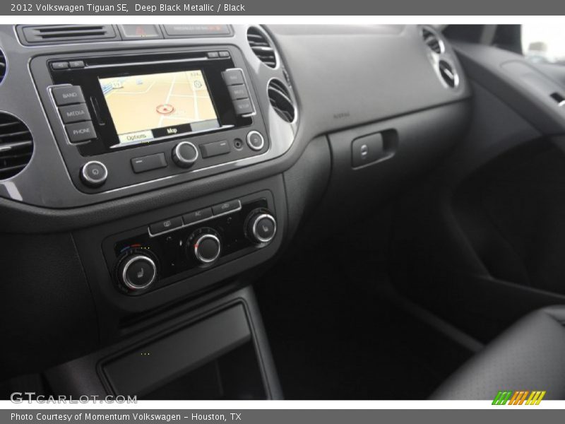 Deep Black Metallic / Black 2012 Volkswagen Tiguan SE
