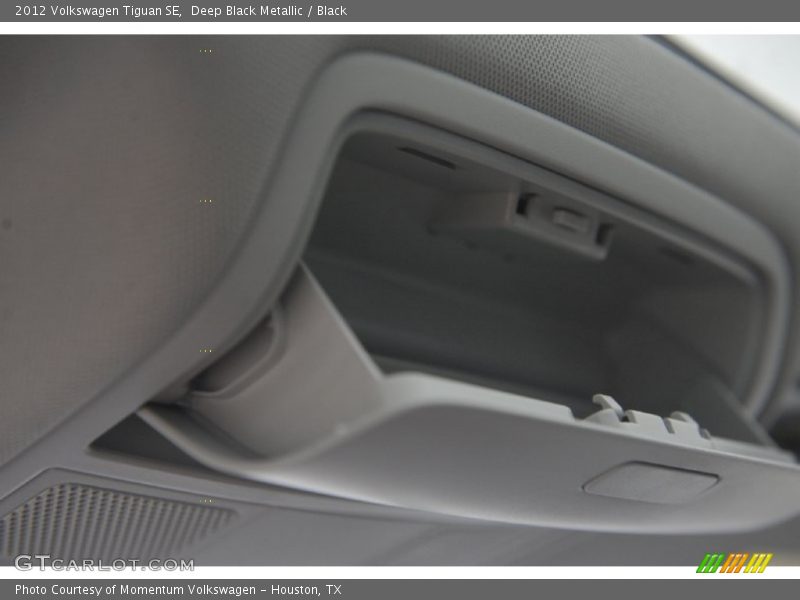 Deep Black Metallic / Black 2012 Volkswagen Tiguan SE