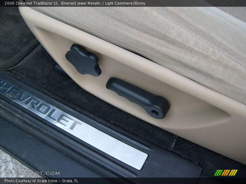 Emerald Jewel Metallic / Light Cashmere/Ebony 2006 Chevrolet TrailBlazer LS