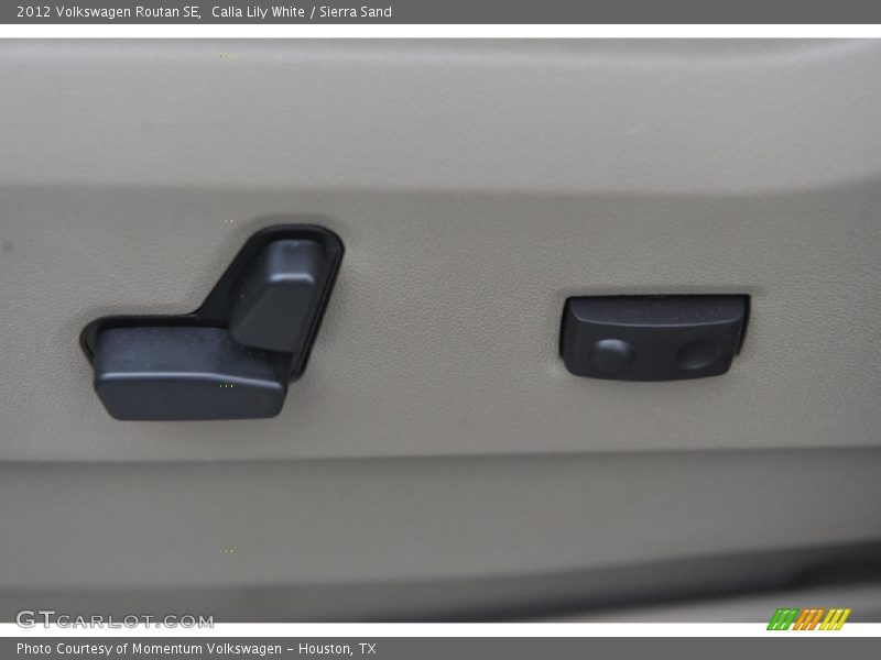 Calla Lily White / Sierra Sand 2012 Volkswagen Routan SE