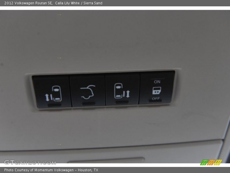 Calla Lily White / Sierra Sand 2012 Volkswagen Routan SE