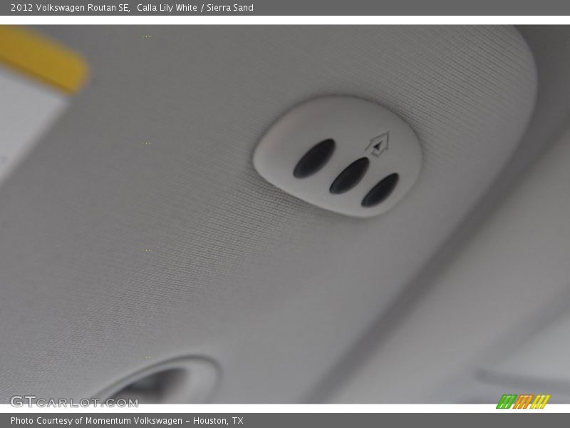 Calla Lily White / Sierra Sand 2012 Volkswagen Routan SE