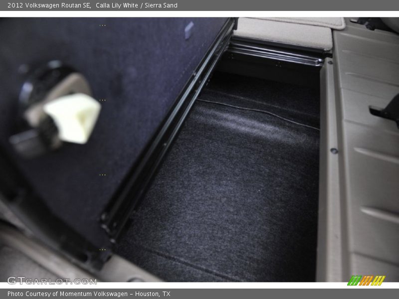 Calla Lily White / Sierra Sand 2012 Volkswagen Routan SE