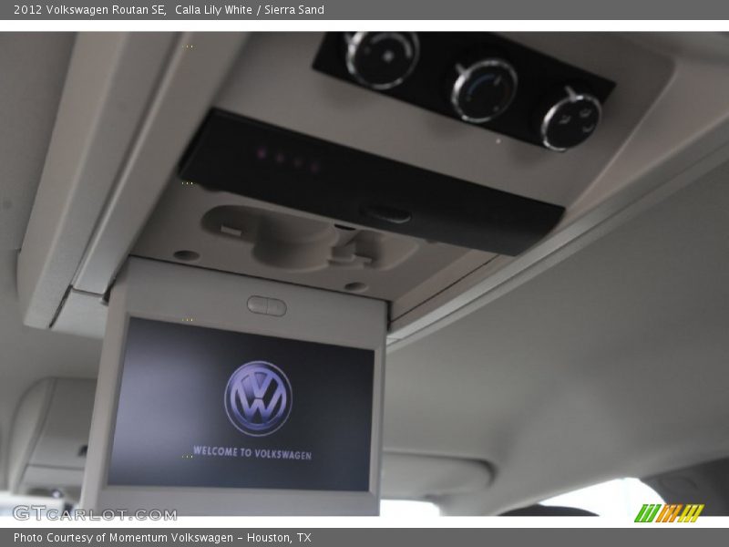 Calla Lily White / Sierra Sand 2012 Volkswagen Routan SE