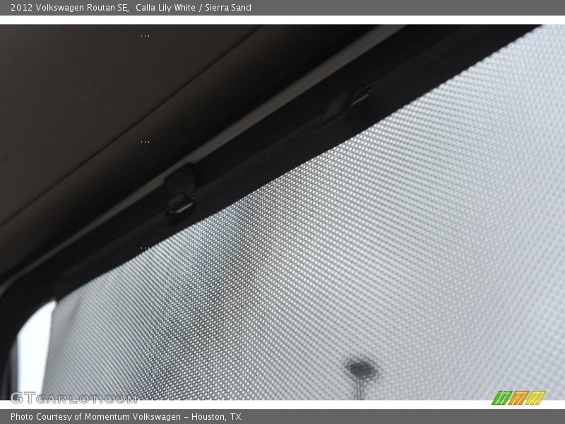 Calla Lily White / Sierra Sand 2012 Volkswagen Routan SE