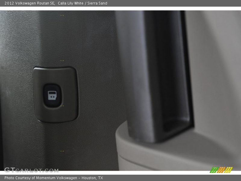 Calla Lily White / Sierra Sand 2012 Volkswagen Routan SE