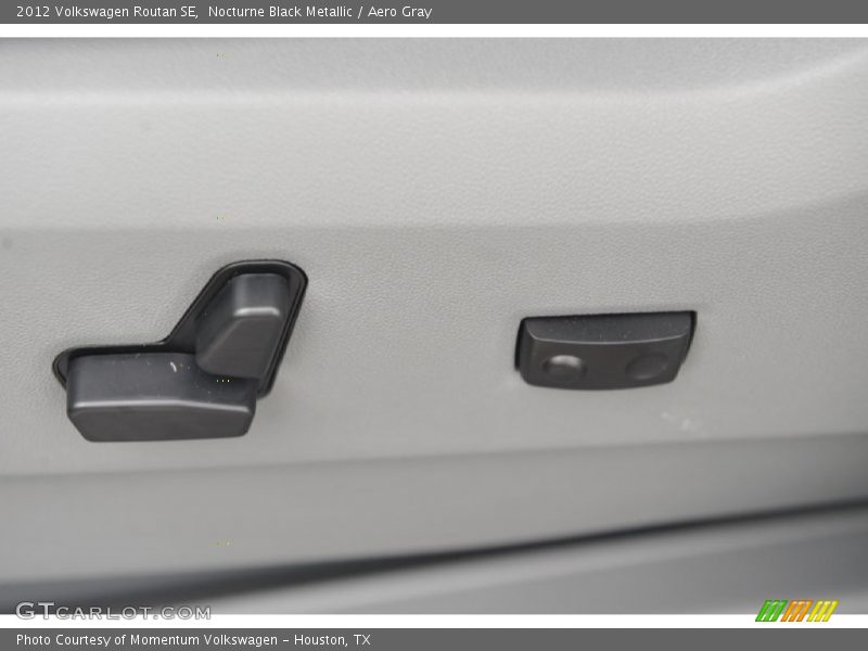 Nocturne Black Metallic / Aero Gray 2012 Volkswagen Routan SE