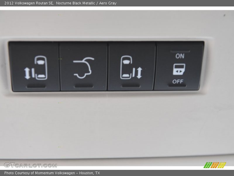 Nocturne Black Metallic / Aero Gray 2012 Volkswagen Routan SE