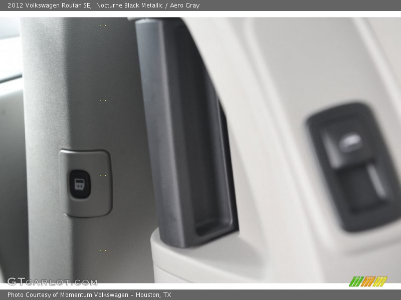 Nocturne Black Metallic / Aero Gray 2012 Volkswagen Routan SE