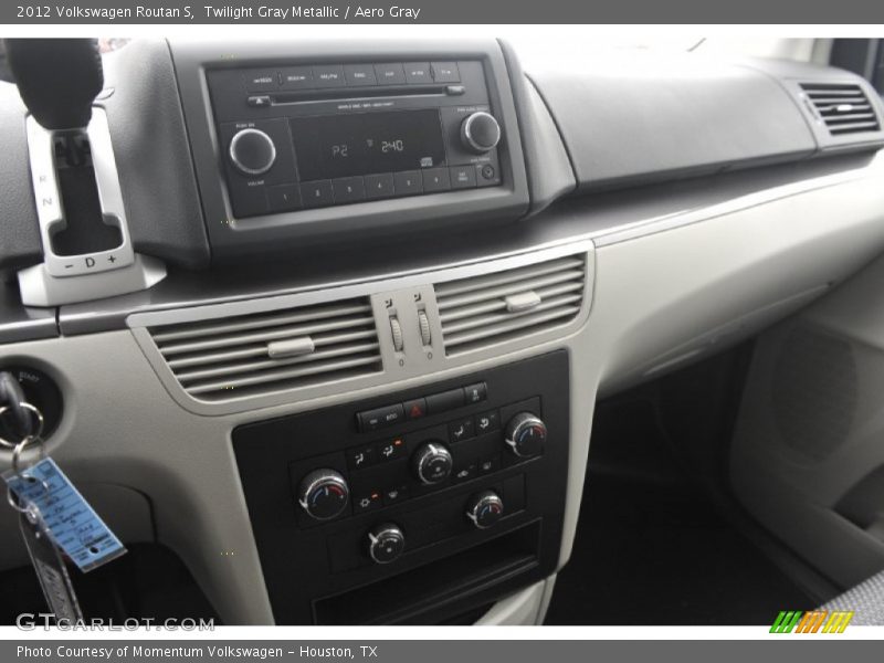 Twilight Gray Metallic / Aero Gray 2012 Volkswagen Routan S