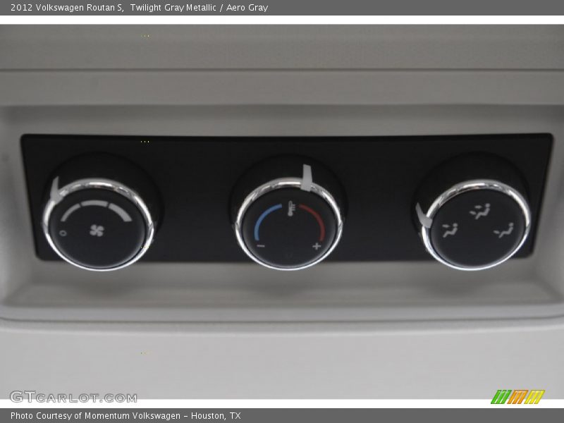 Twilight Gray Metallic / Aero Gray 2012 Volkswagen Routan S