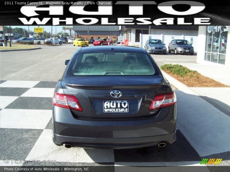 Magnetic Gray Metallic / Dark Charcoal 2011 Toyota Camry SE