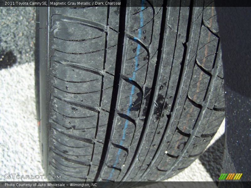 Magnetic Gray Metallic / Dark Charcoal 2011 Toyota Camry SE