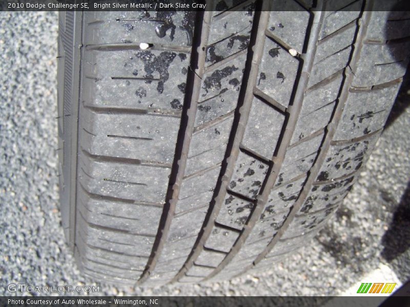 Bright Silver Metallic / Dark Slate Gray 2010 Dodge Challenger SE
