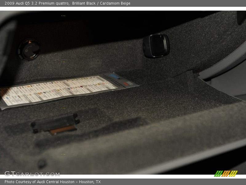 Brilliant Black / Cardamom Beige 2009 Audi Q5 3.2 Premium quattro