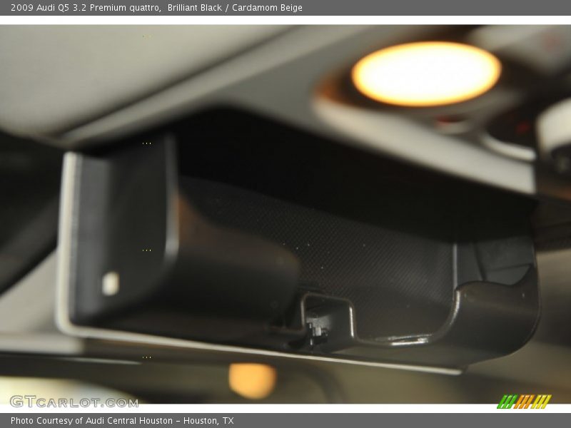 Brilliant Black / Cardamom Beige 2009 Audi Q5 3.2 Premium quattro