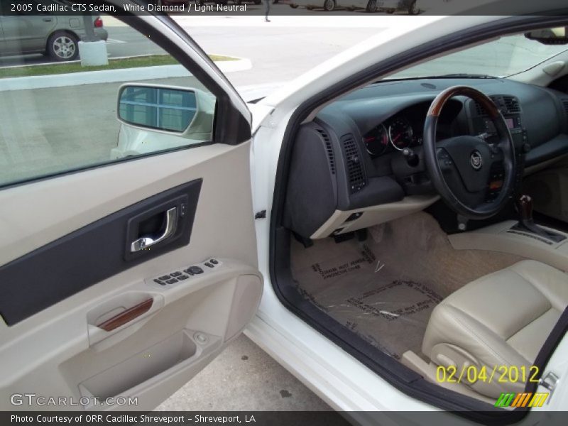 White Diamond / Light Neutral 2005 Cadillac CTS Sedan