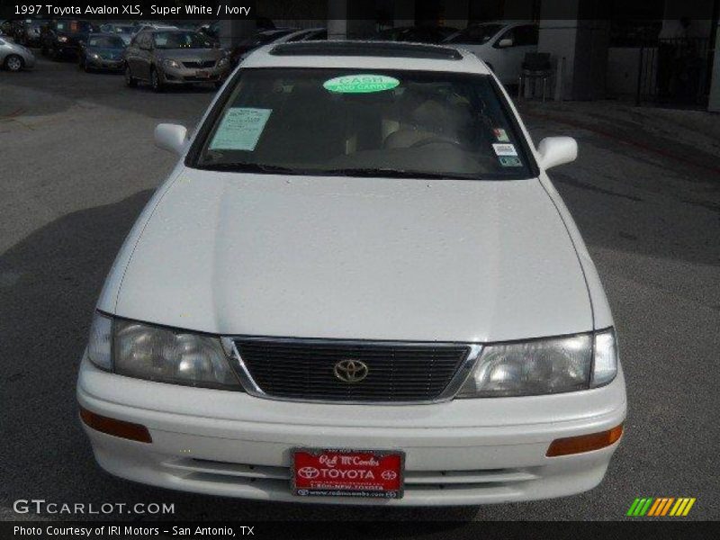 Super White / Ivory 1997 Toyota Avalon XLS