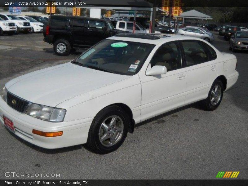 Super White / Ivory 1997 Toyota Avalon XLS
