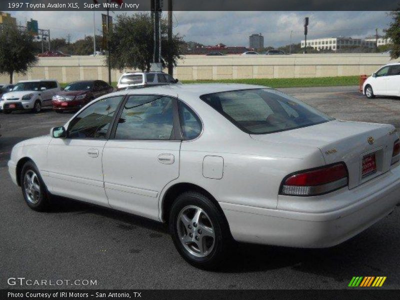 Super White / Ivory 1997 Toyota Avalon XLS