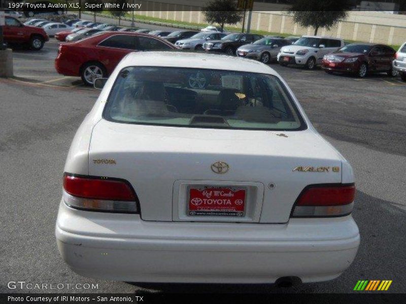 Super White / Ivory 1997 Toyota Avalon XLS