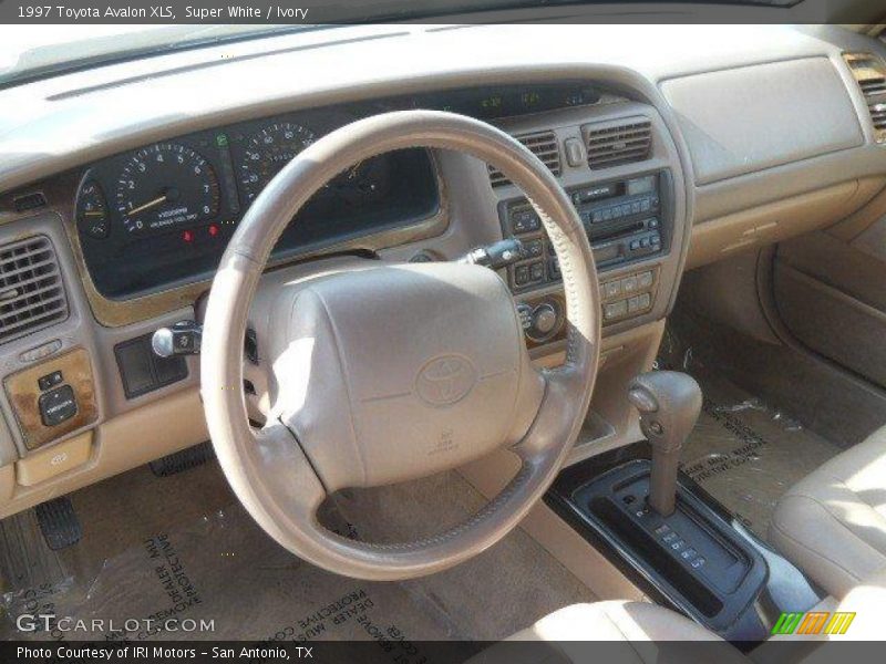 Super White / Ivory 1997 Toyota Avalon XLS
