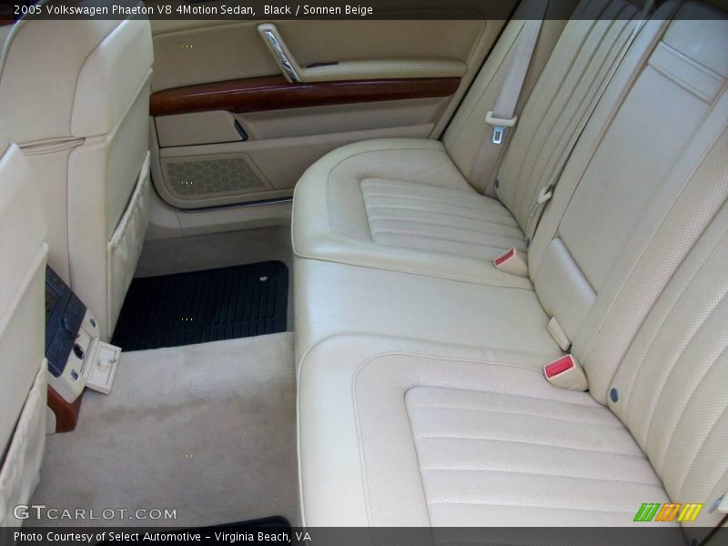Black / Sonnen Beige 2005 Volkswagen Phaeton V8 4Motion Sedan
