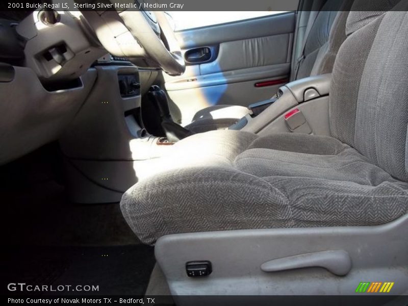 Sterling Silver Metallic / Medium Gray 2001 Buick Regal LS