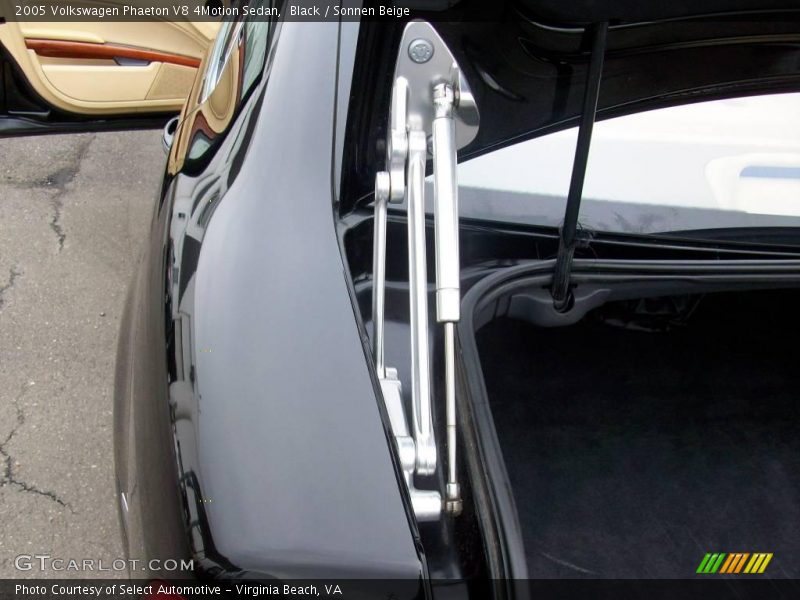 Black / Sonnen Beige 2005 Volkswagen Phaeton V8 4Motion Sedan