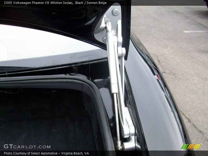 Black / Sonnen Beige 2005 Volkswagen Phaeton V8 4Motion Sedan