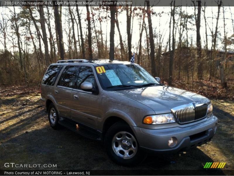 Light Parchment Metallic / Medium Parchment 2001 Lincoln Navigator 4x4