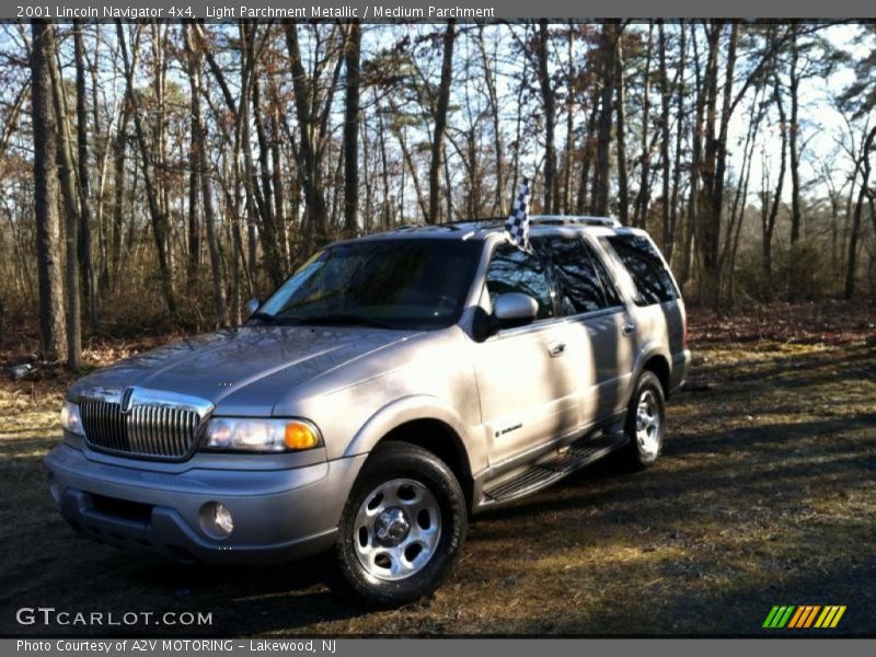 Light Parchment Metallic / Medium Parchment 2001 Lincoln Navigator 4x4