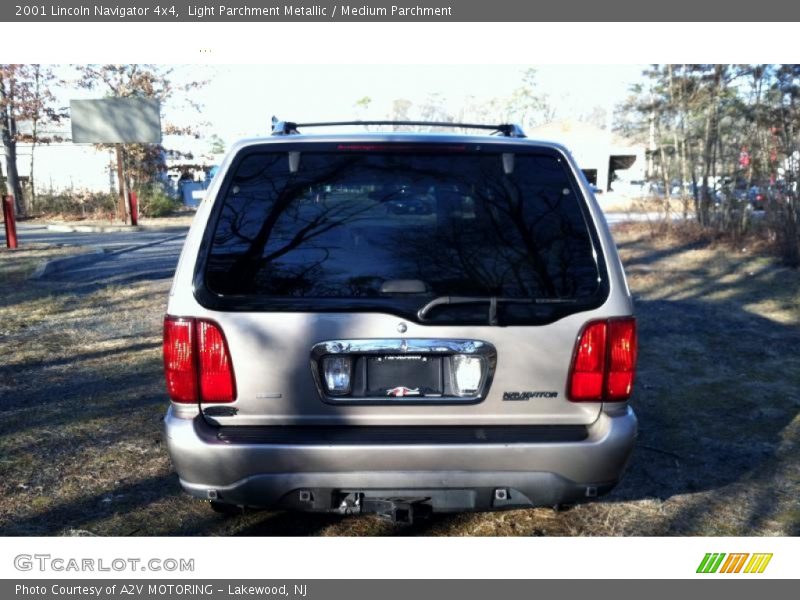 Light Parchment Metallic / Medium Parchment 2001 Lincoln Navigator 4x4
