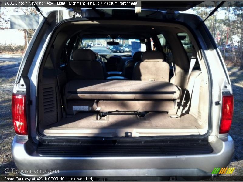 Light Parchment Metallic / Medium Parchment 2001 Lincoln Navigator 4x4