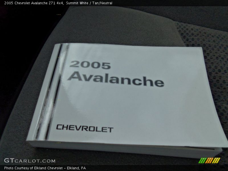 Summit White / Tan/Neutral 2005 Chevrolet Avalanche Z71 4x4