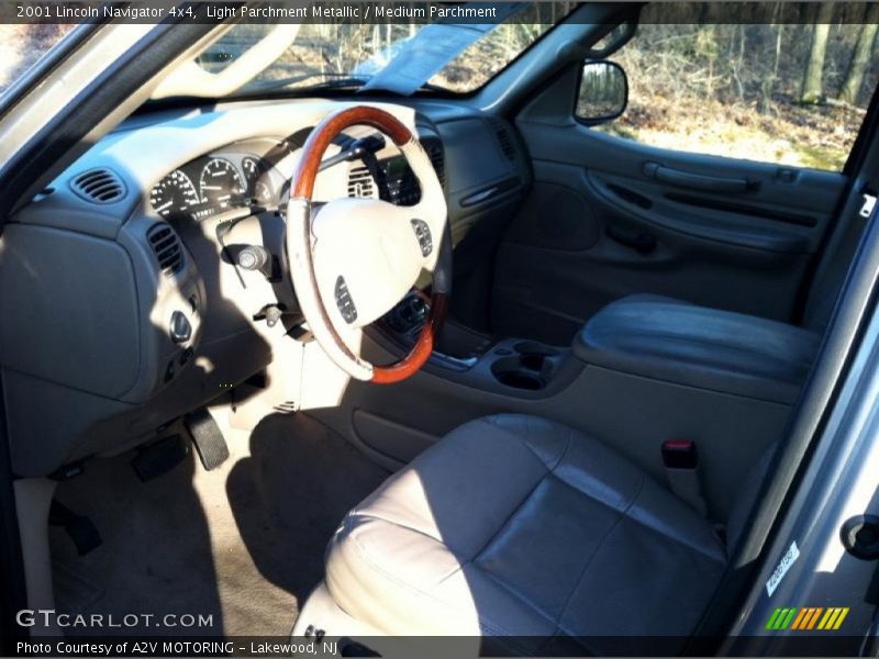Light Parchment Metallic / Medium Parchment 2001 Lincoln Navigator 4x4