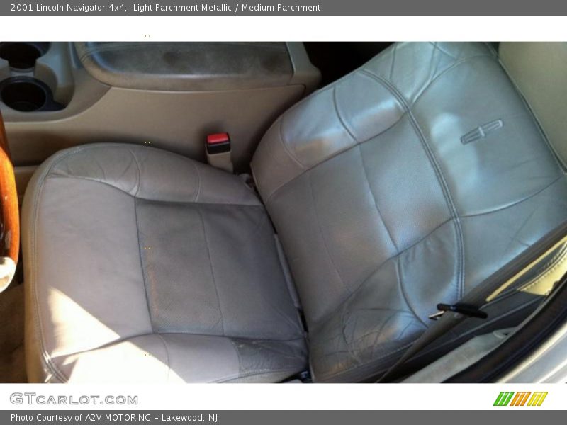 Light Parchment Metallic / Medium Parchment 2001 Lincoln Navigator 4x4