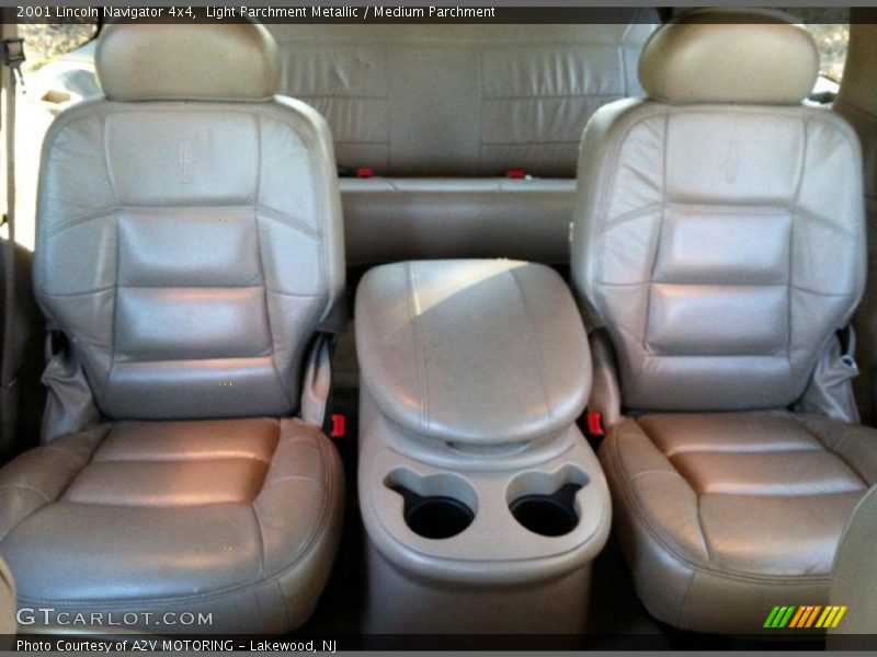 Light Parchment Metallic / Medium Parchment 2001 Lincoln Navigator 4x4