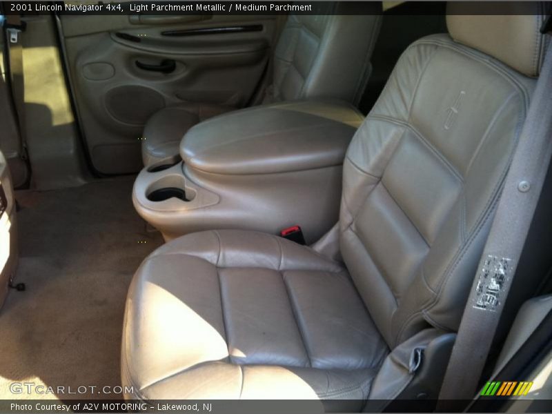 Light Parchment Metallic / Medium Parchment 2001 Lincoln Navigator 4x4